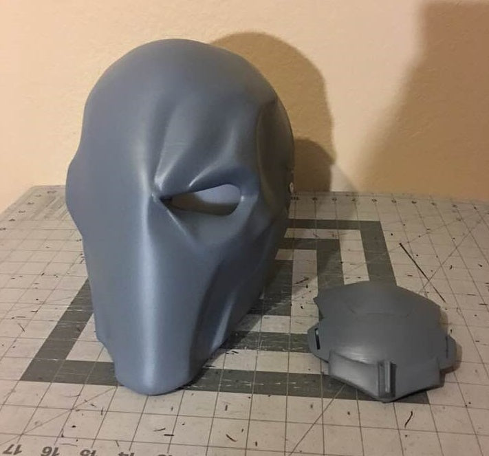 Deathstroke / Slade mask and back-plate primed and sanded and ready to paint DC